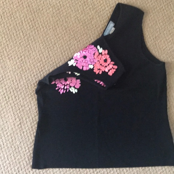 COPY - Adorable blouse with art on front and back - Picture 5 of 5